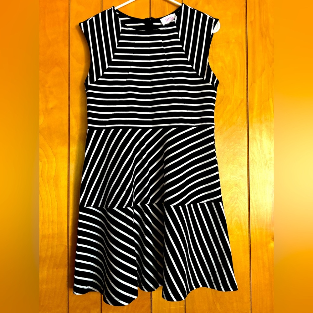 Pre-owned Savida Black and White Striped mini dress with cap sleeves. Size M